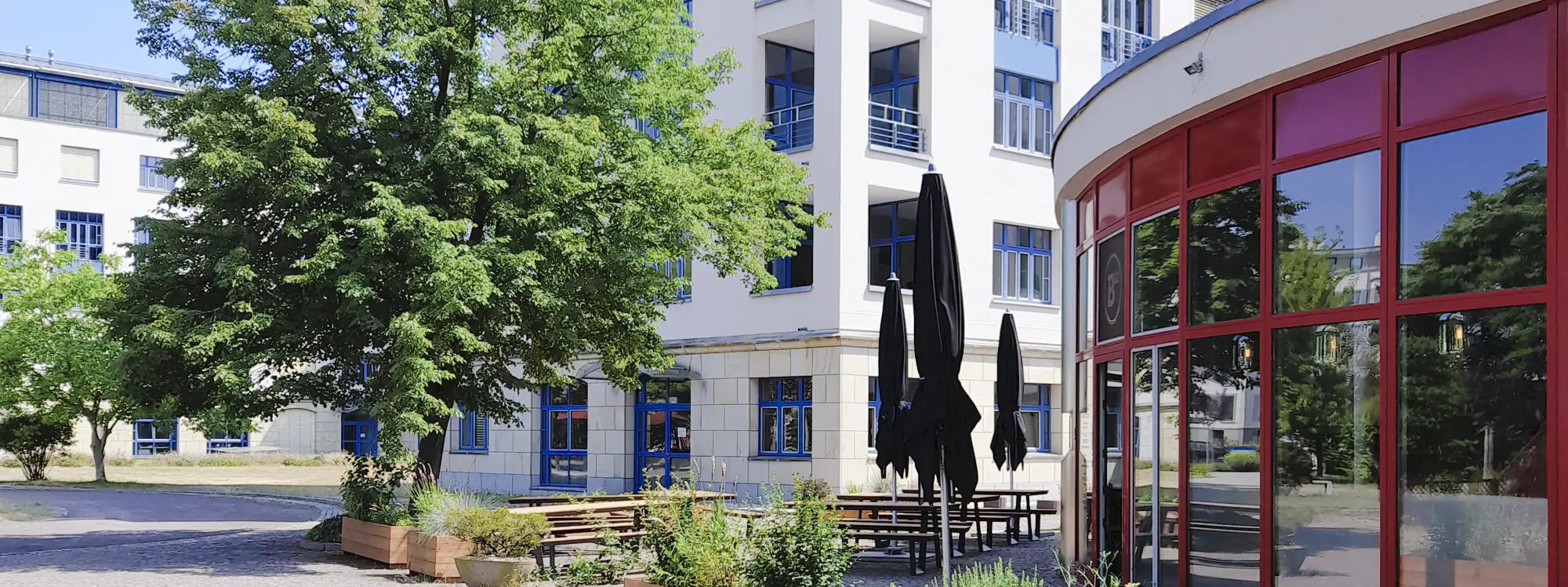 Tagungsgebäude Außenanlage Berthold-Brecht-Allee